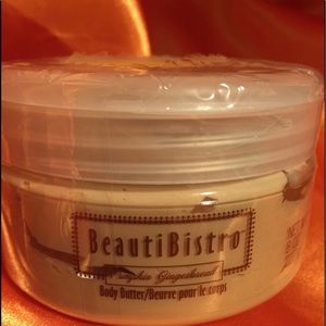 Pumpkin Gingerbread Body Butter to moisturize skin